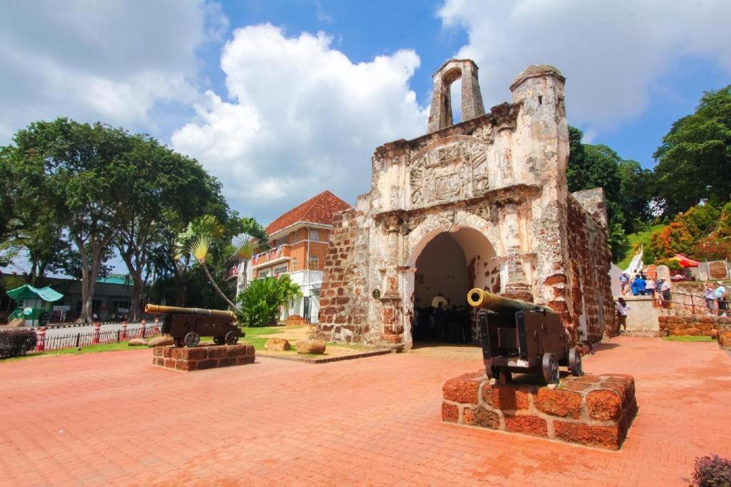 Grand Ct Hotel Malacca Exterior photo