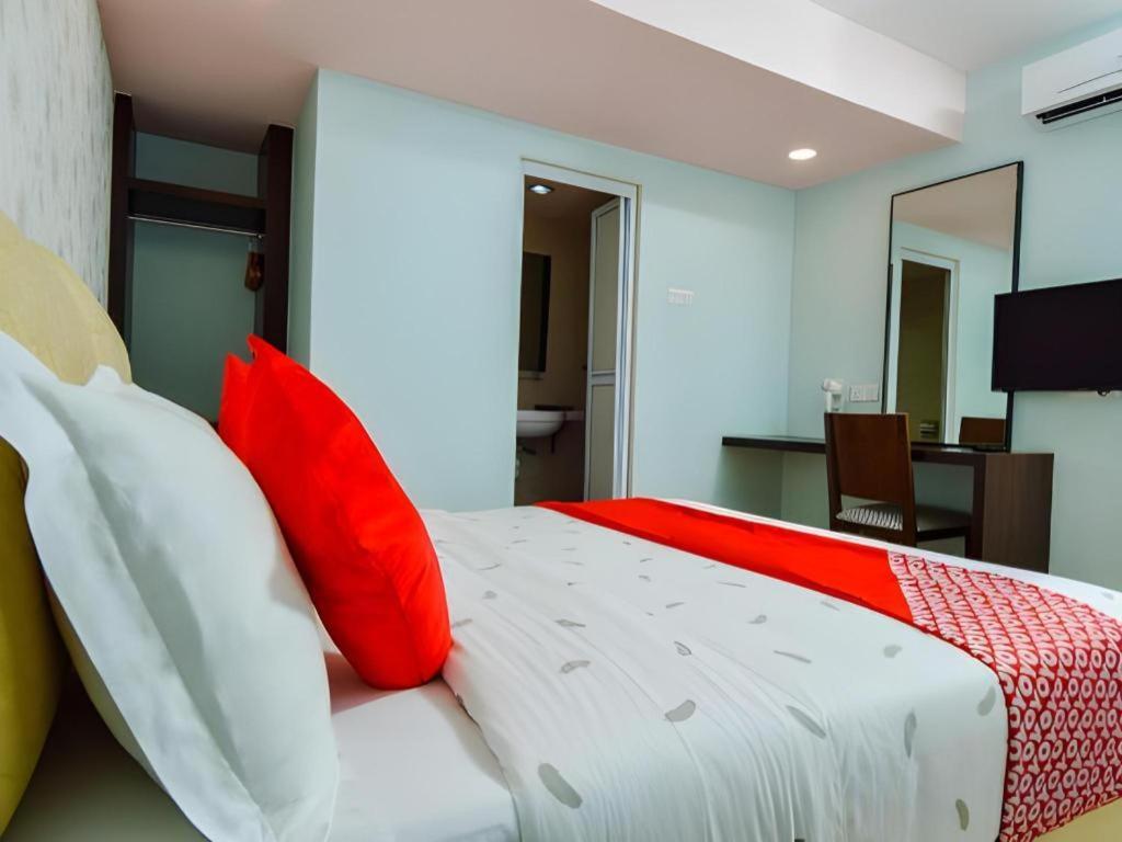Grand Ct Hotel Malacca Exterior photo