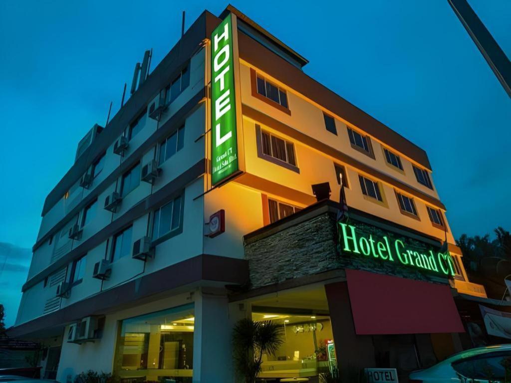 Grand Ct Hotel Malacca Exterior photo