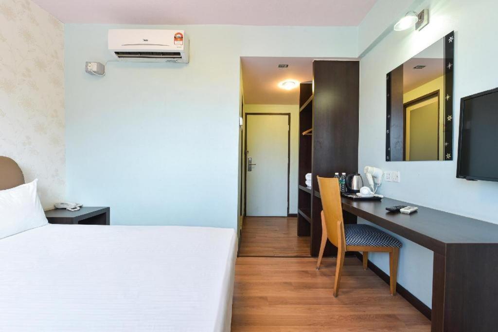 Grand Ct Hotel Malacca Exterior photo